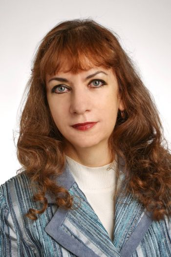 На фото Артемьева Оксана Геннадьевна
